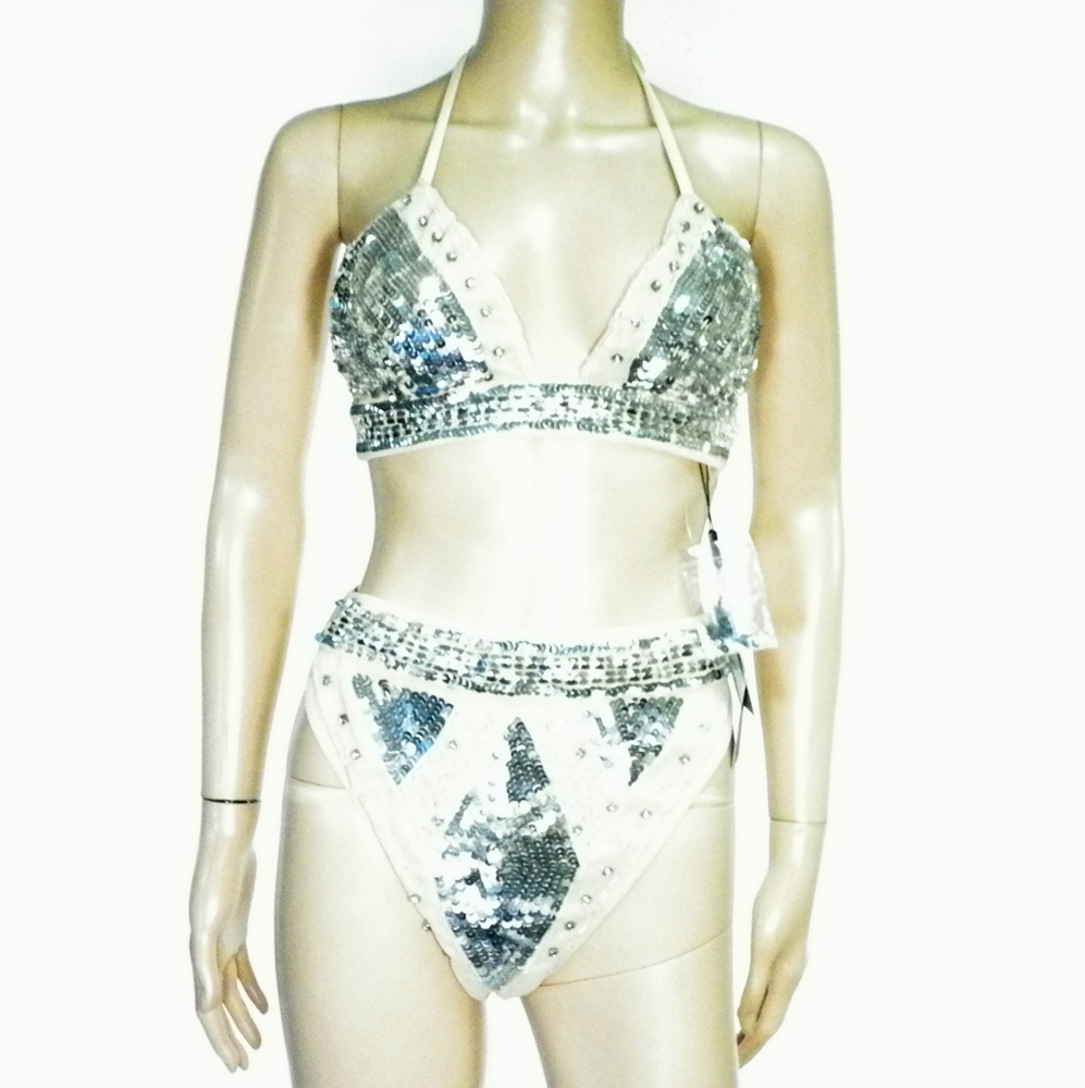 Acheter Maillot de bain Femme Ecru Argenté PRETTYLITTLETHING Taille 38 Comme neuf - 12,00 € Maillot de bain Femme Ecru Argenté PRETTYLITTLETHING Taille 38 Comme neuf - reconditionné disponible sur Label Emmaüs